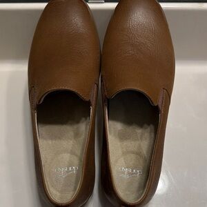 Dansko Women’s Tan Leather Loafers